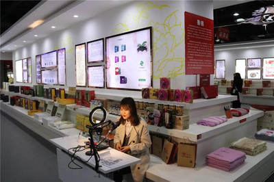 【發(fā)展直播電商,創(chuàng)新商業(yè)模式】天華電商產(chǎn)業(yè)園19個淘寶直播間風(fēng)采綻放