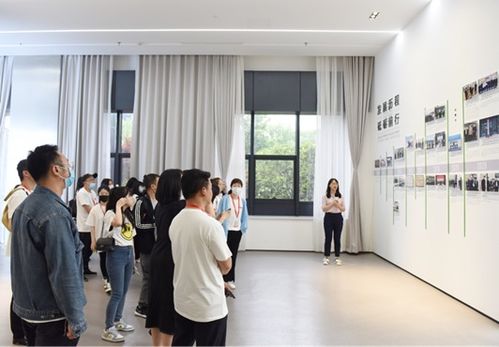 古老文化與現(xiàn)代產(chǎn)業(yè)擦出時代火花 融媒體采訪團(tuán)感受 經(jīng)開厚度 和 經(jīng)開速度