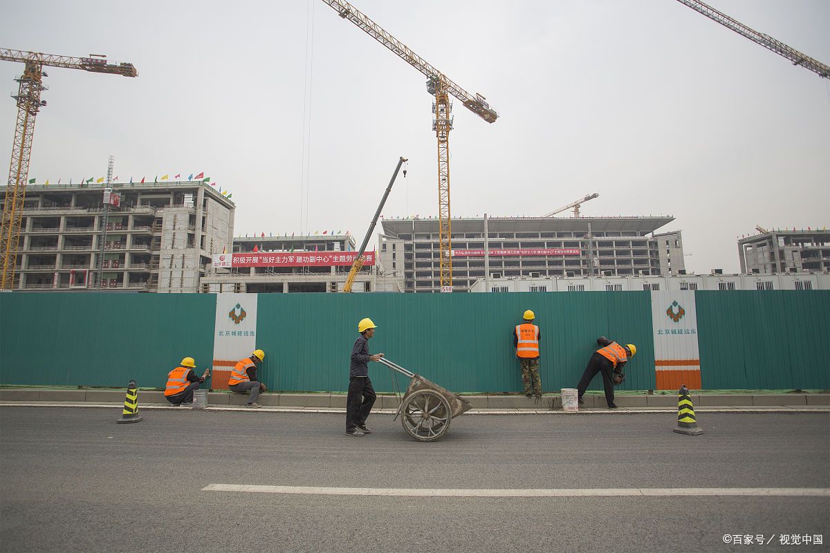 貴州天晟鋼結構公司承接貴陽活動板房,圍擋,大棚等業(yè)務.焊接二樓,臨時